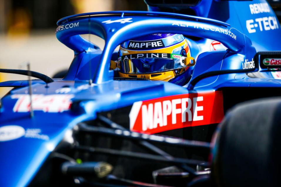 Fernando Alonso, concentrado para volver.