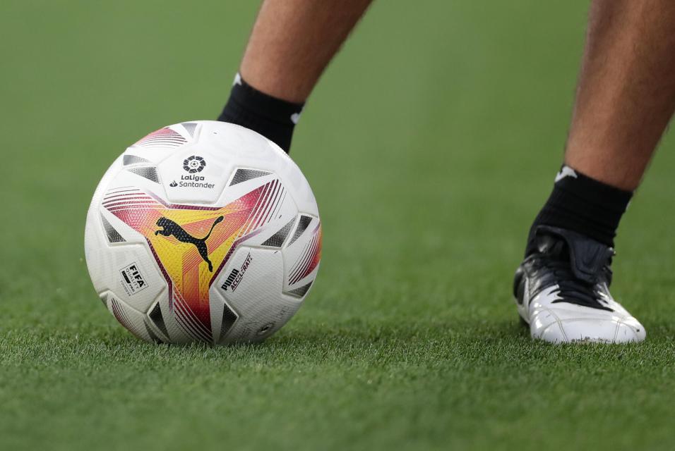 Los aficionados blancos disfrutan del Bernabéu
