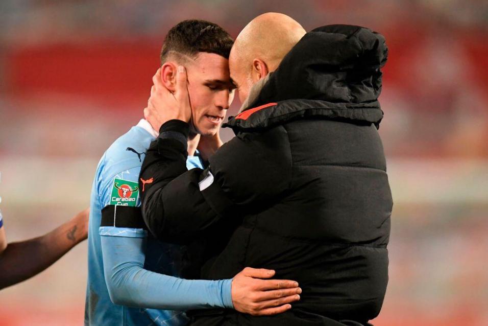 Pep Guardiola y Phil Foden
