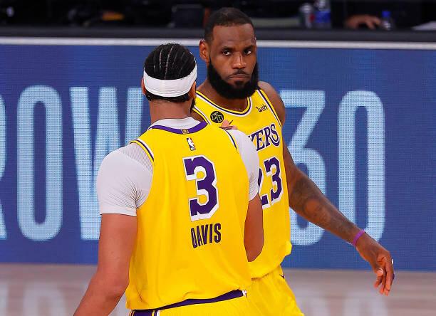 Anthony Davis y LeBron James.