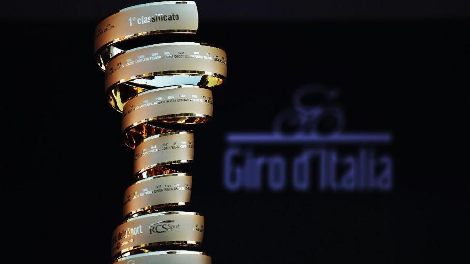 El trofeo de campeón del Giro de Italia.