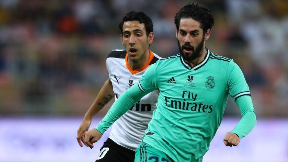 Isco y Parejo, en un duelo.