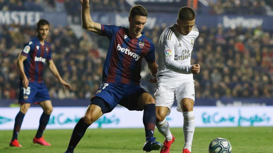 Nikola Vukcevic Eden Hazard
