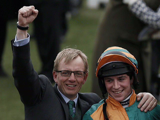 https://betting.betfair.com/horse-racing/Warren-Greatrex-Gavin-Sheehan-640.gif