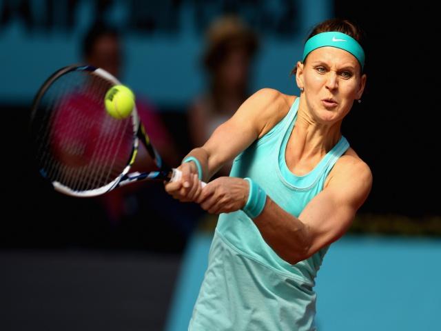 Lucie Safarova looks value against Coco Vandeweghe tonight...
