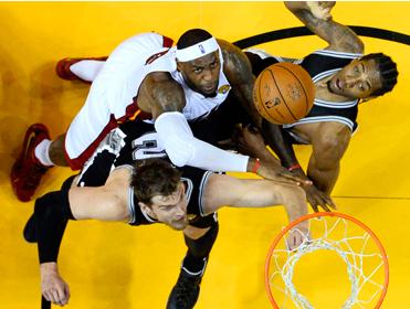 Playoffs NBA: órdago 'Spur' al superhéroe LeBron  Pronósticos Deportivos -  Fútbol y Más » Betfair™ Apuestas