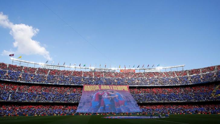 El Camp Nou se llena para Xavi