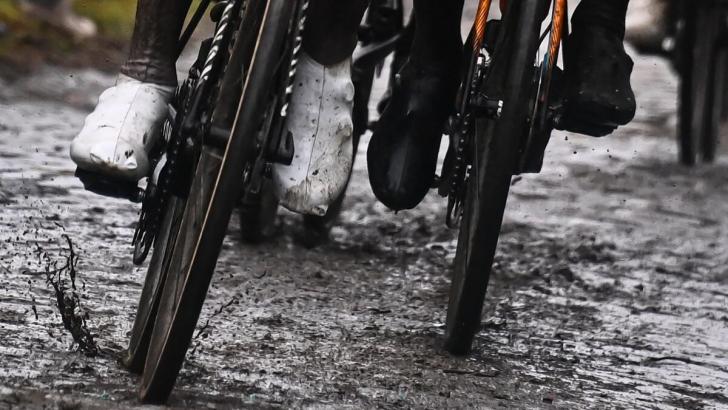 La Paris-Roubaix pone al límite a las bicicletas