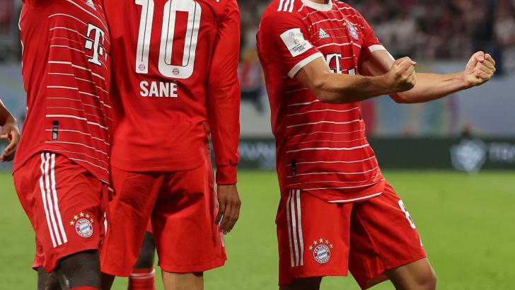 Los jugadores del Bayern celebran la Supercopa de Alemania