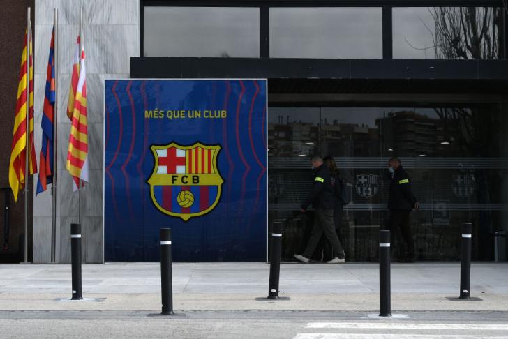 El Camp Nou espera que salgan algunos jugadores