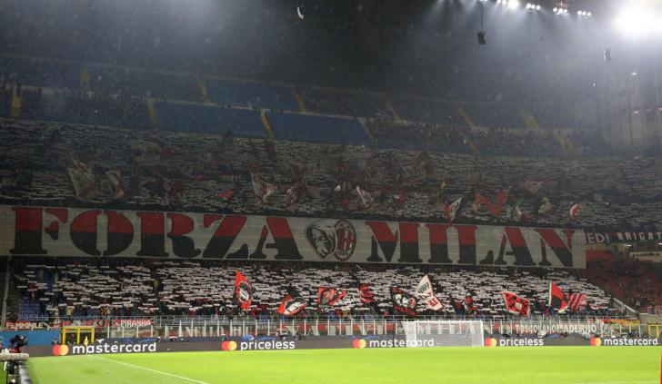 Milan e Inter disputan un derbi soberbio en el que los visitantes son favoritos.