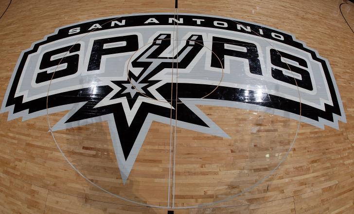 El logo de los Spurs es más que reconocible.