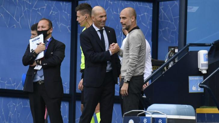 Zidane se saluda con Guardiola.