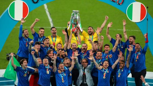 1280 Italy Euro 2020 winners trophy.jpg