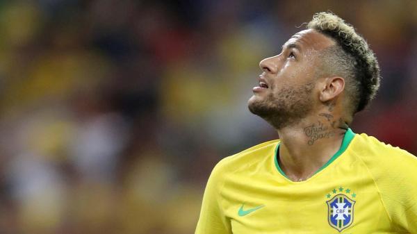 Neymar looks to skies 1280.jpg
