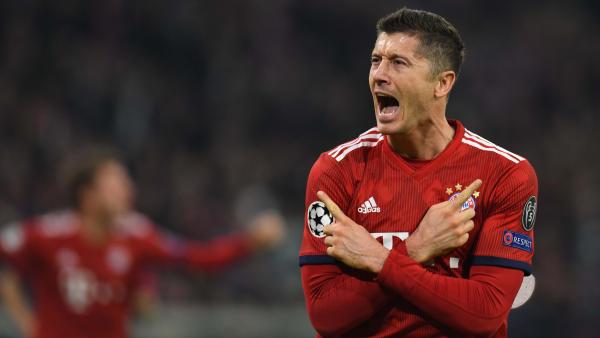 Robert Lewandowski celebrates 1280.jpg