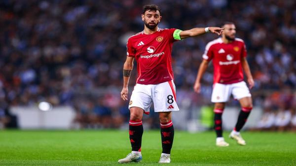 Bruno Fernandes Man Utd 2024-25.jpg