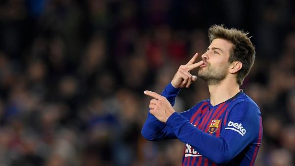 Gerard Pique kisses fingers 1280.jpg