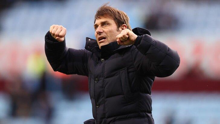 Tottenham manager Antonio Conte celebrates