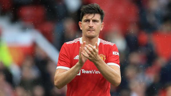 Harry Maguire claps 1280.jpg