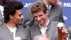 Leroy Sane and Thomas Muller of Bayern Munich