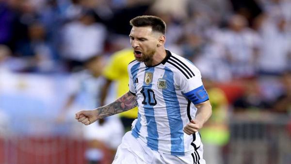 Lionel Messi Argentina celebrates.jpg