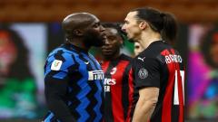 Romelu Lukaku of Inter (left) and Milan's Zlatan Ibrahimovic