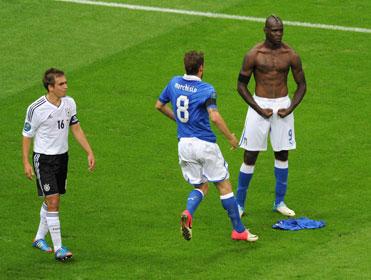 https://betting.betfair.com/football/Mario-Balotelli-celebrates-v-Ger-371.jpg