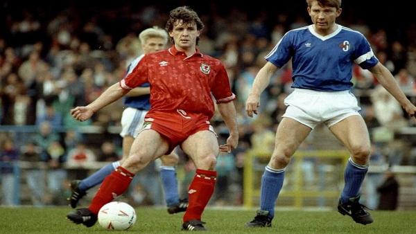 Mark Hughes playing for Wales.jpg