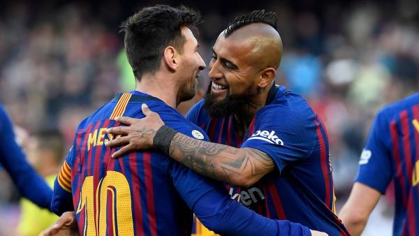 Messi Arturo Vidal 1280.jpg