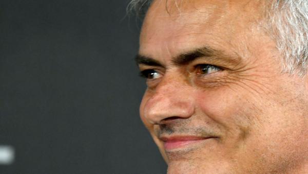 Mourinho smiling 1280.jpg