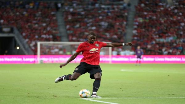 Paul Pogba strikes ball 956.jpg