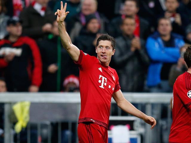 Robert Lewandowski shows sidelined Lionel Messi the mark that he has to catch