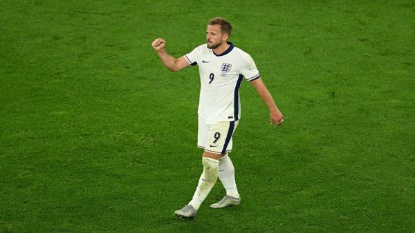 Harry Kane fist pump Euro 2024.jpg