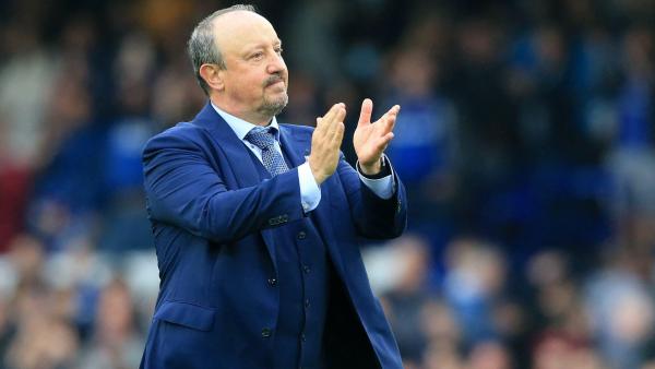 benitez applauding Everton.jpg