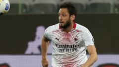 Hakan Calhanoglu of AC Milan
