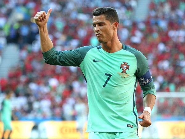 Cristiano Ronaldo Portugal thumbs up.jpg