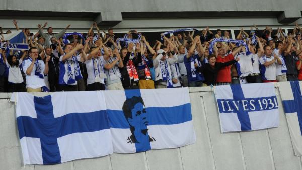 Finland fans flags 1280.jpg