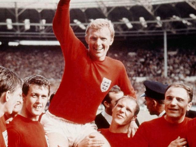 England players celebrate after beating West Germany 4-2 in the World Cup Final