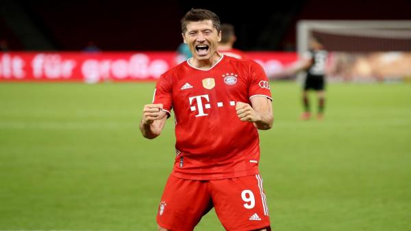 lewandowski fist pump 1280.jpg