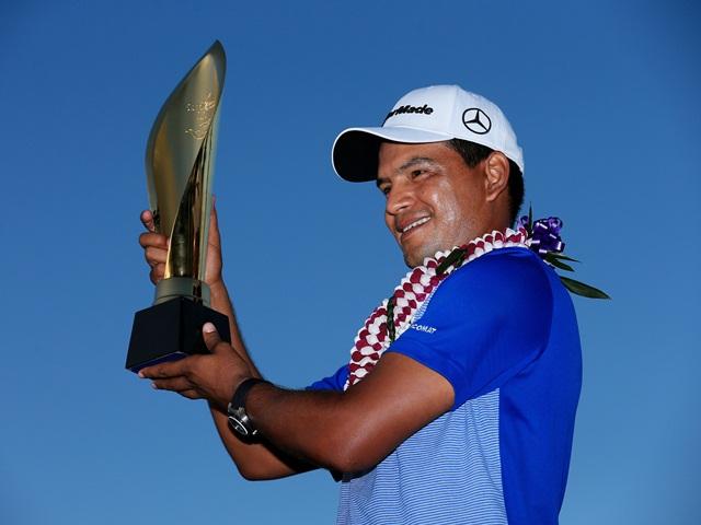 Fabian Gomez with the Sony Open trophy in January