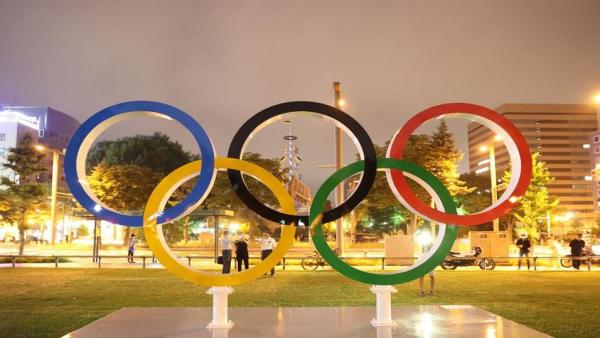 Olympic symbol in Tokyo night.jpg