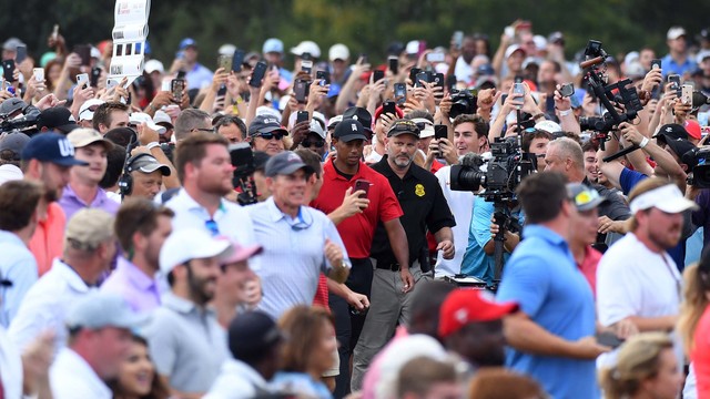 Tiger Woods in crowd 1280.jpg