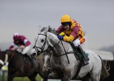 Dynaste has been declared at Aintree on Thursday