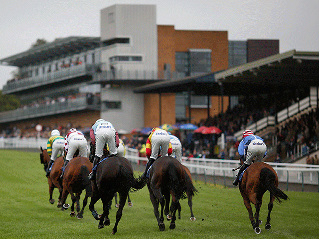 Fontwell hosts racing on a busy day in UK and Ireland 