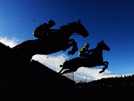 https://betting.betfair.com/horse-racing/Two-jumpers-blue-skies-640.gif