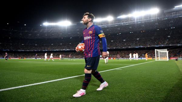 Lionel Messi corner.jpg