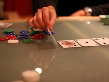 https://betting.betfair.com/poker/plo-three-to-a-flush.jpg