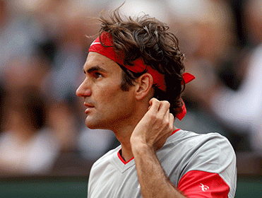Roger Federer is through to the second week of Wimbledon