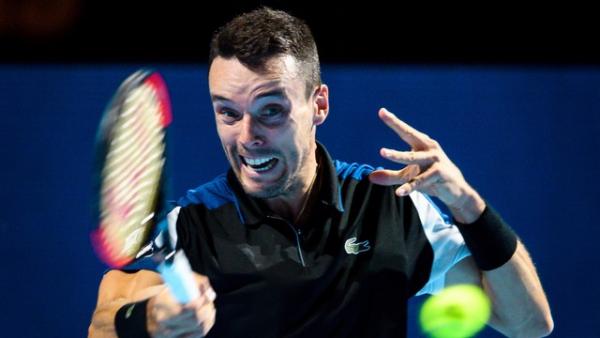 Roberto Bautista-Agut forehand 1280.jpg